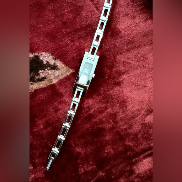 Very attractive ❤️Gucci❤️watch 🌹 - Picture 12 of 13